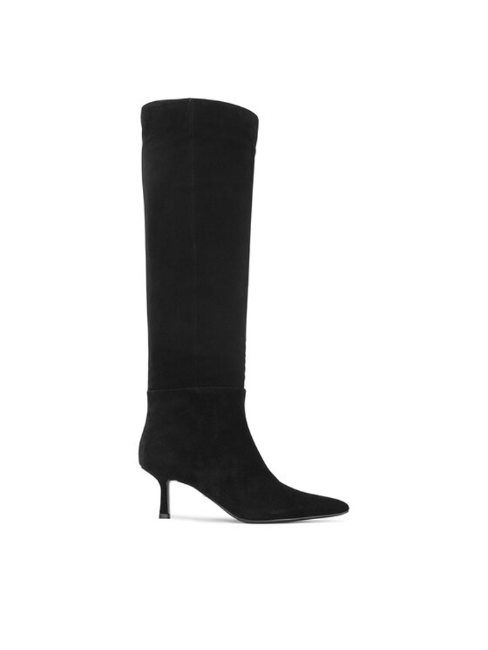 Kozačky do špičky jsou velmi lichotivé a unosíte je k celé řadě modelů. Tyto jsou od značky Gino Rossi a koupíte je za 3899 Kč.