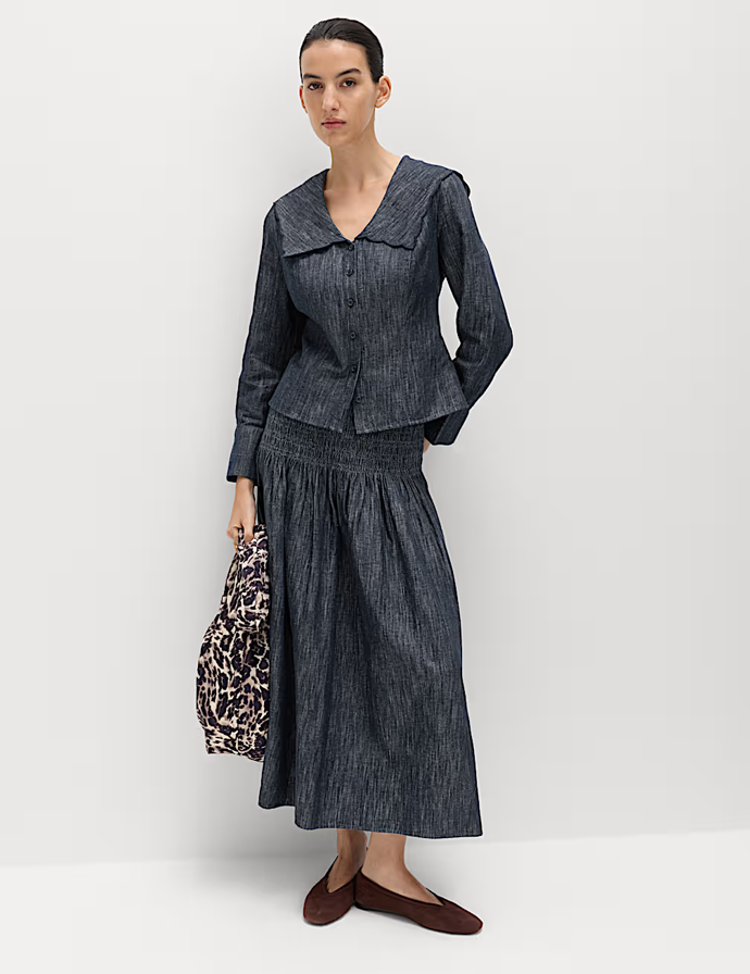 Džínová halenka a řasená midaxi sukně, Marks&Spencer, halenka 1199 Kč, sukně 1499 Kč