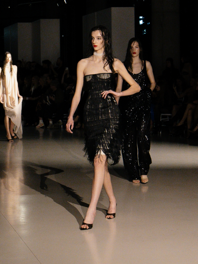 Dramatičnost černé podtrhly třásně...