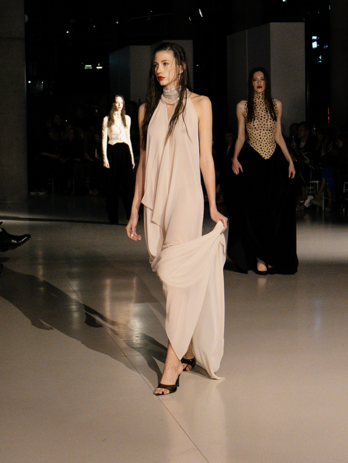 Něžnost materiálů se propojila s jemným zdobením.