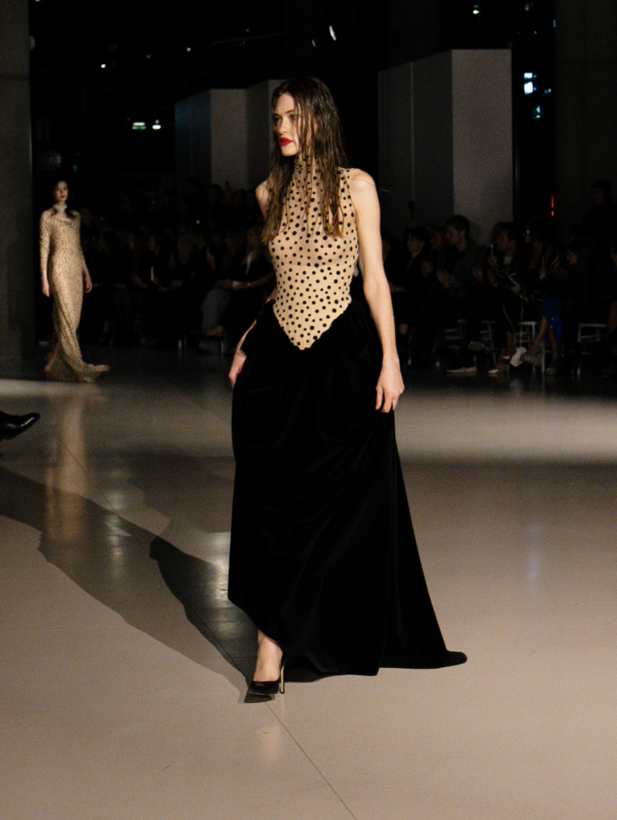 Nechybělo ani kontrastní propojení s tělovým odstínem.