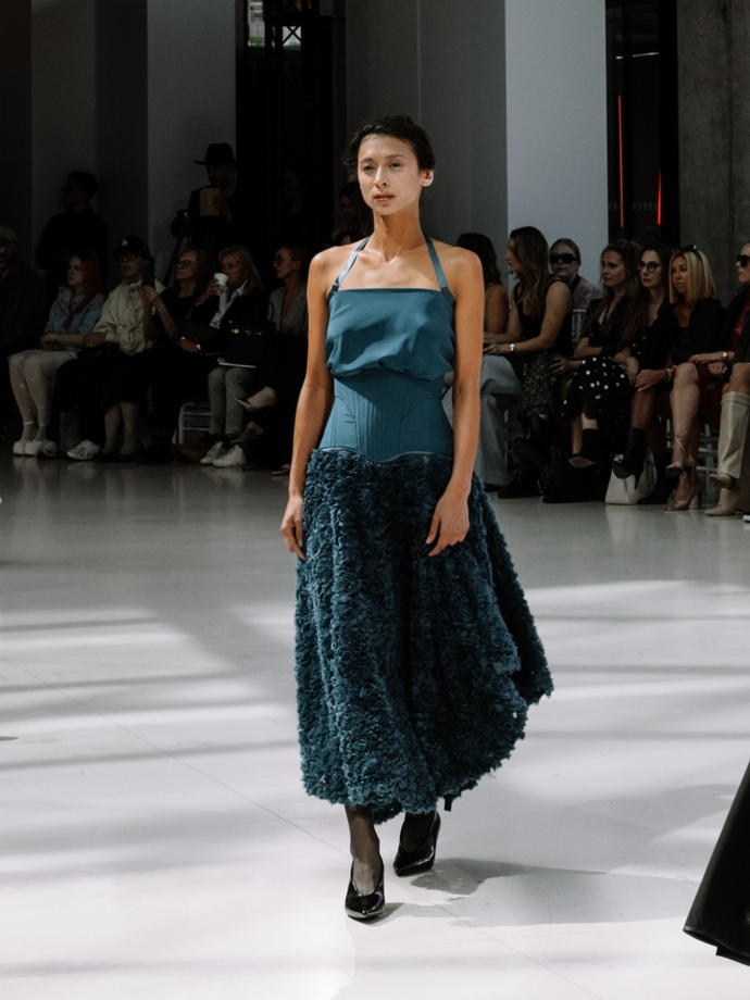 Zajímavá byla práce se strukturou a odlišnými materiály, které modelům dodaly ještě větší hloubku.