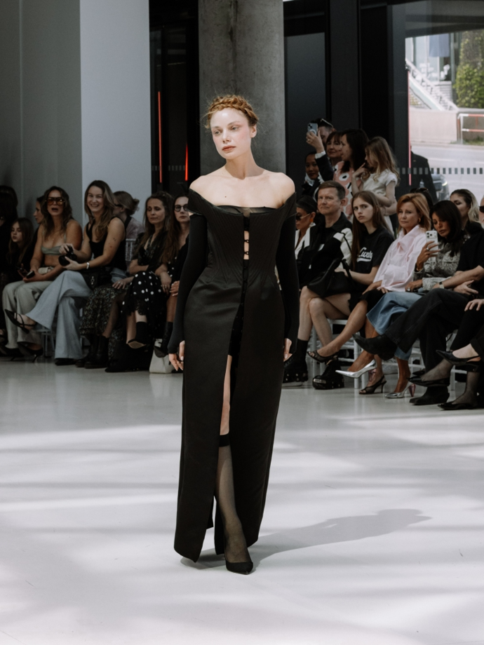 Návrhářka vytvořila i několik černých modelů.