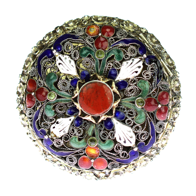 Stříbrná pudřenka, Antiques Cinolter, 12 000 Kč
 