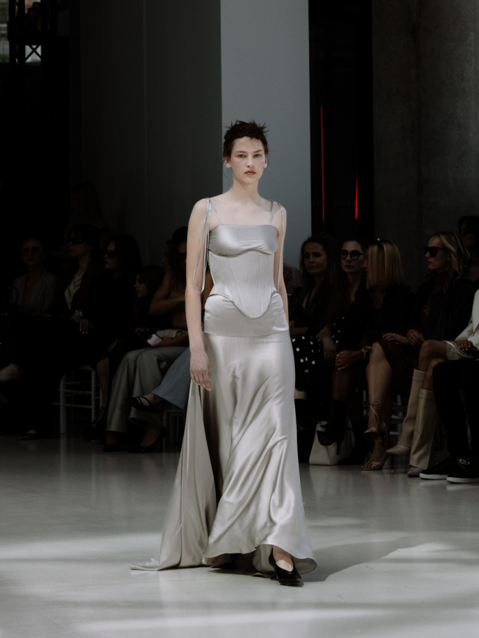 Stejně tak korzety a elegantní lesk. 