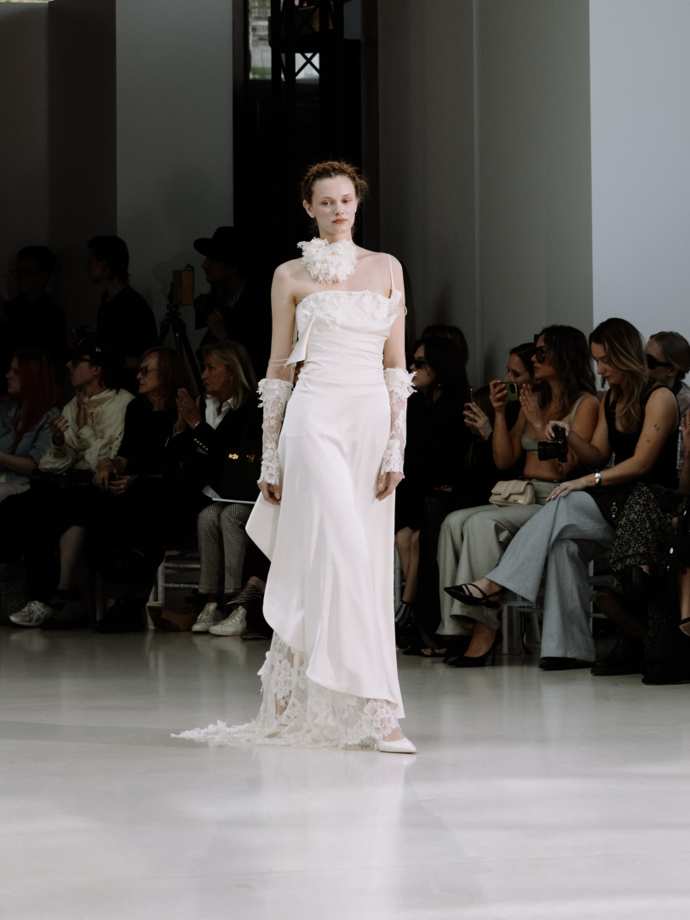 Krajka byla všudypřítomná.