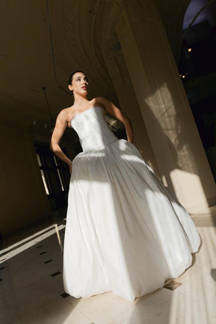 Svatební kolekce české módní návrhářky Debbie Brown není pro tradiční nevěsty.