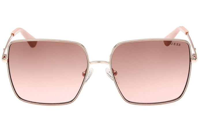 Saskia Burešová sáhla po brýlích, které kombinují několik trendů v jednom: módní čtvercový tvar i tónovaná skla. Tento model je od značky Guess a k mání je za 1084 Kč.