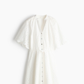 Košilové šaty s madeirou seženete i s krátkým rukávem, a to třeba u značky H&M v ceně 1699 Kč.