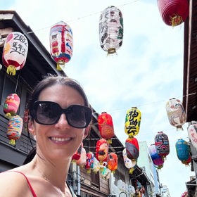 Exšéfka Sněmovny odhodila kostýmek a v tílku si užívá krásy asijské přírody.