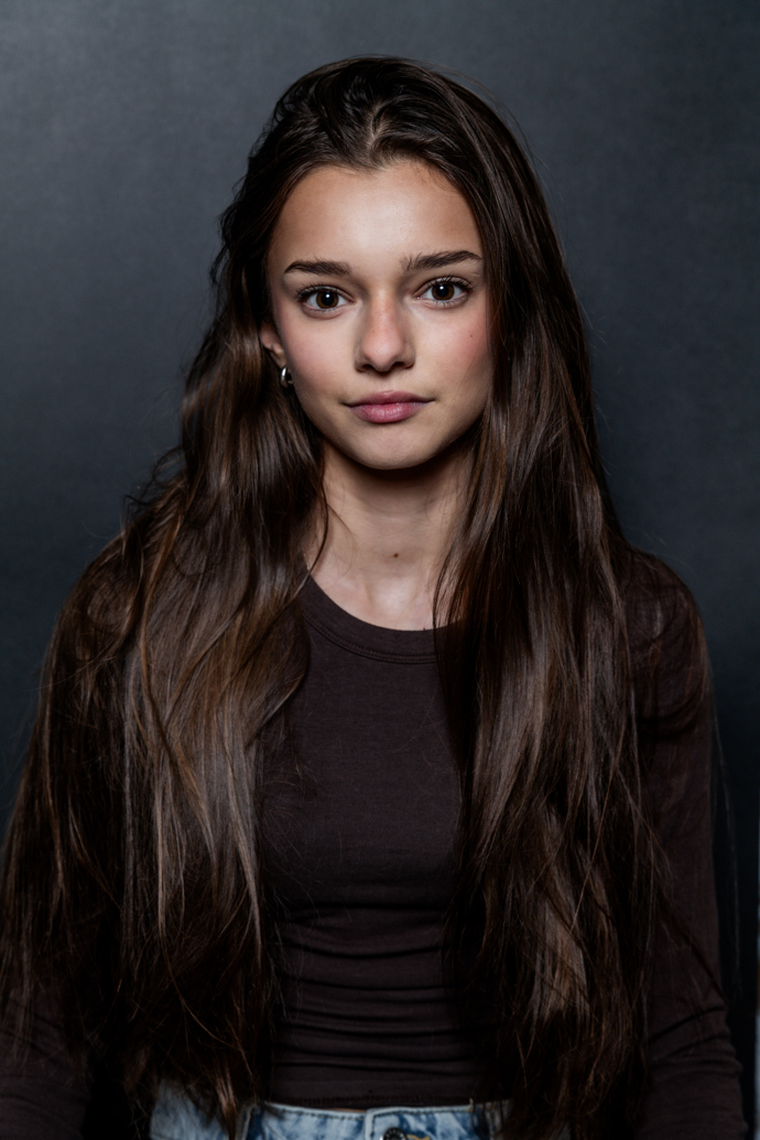 Je praneteří známého herce Tomáše Töpfera. 