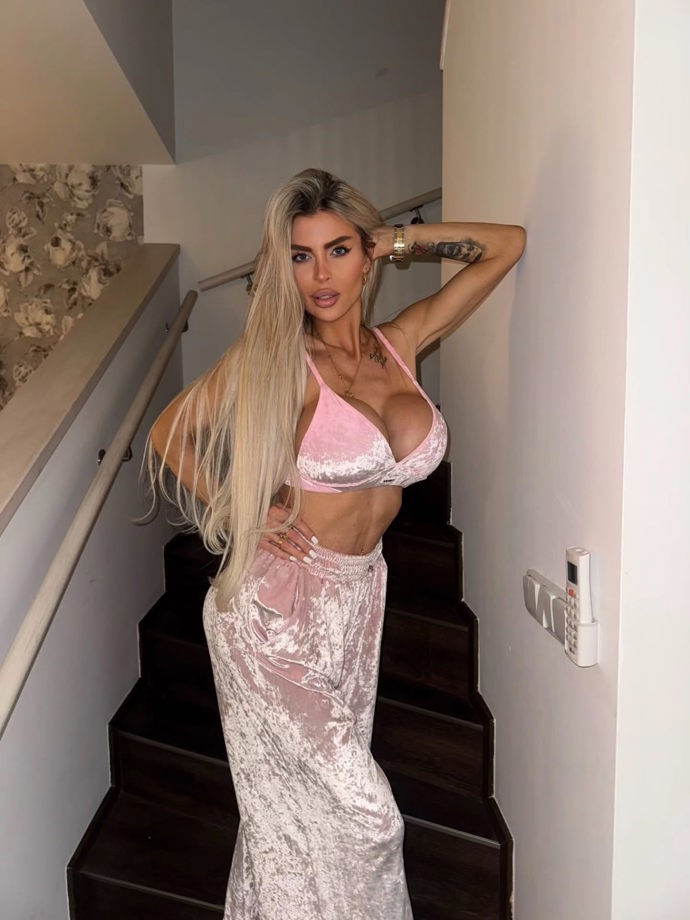 Lela Vémola neztrácí sebevědomí. 