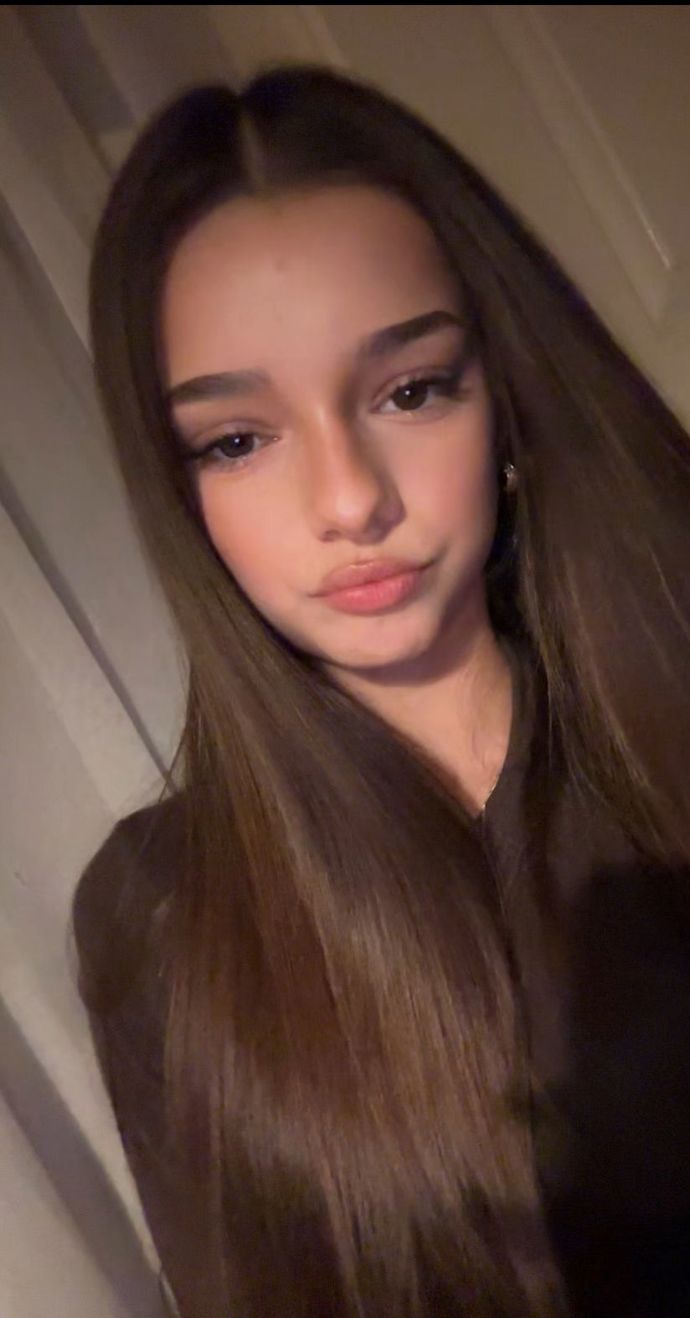 Její proměna z holčičky v mladou slečnu je okouzlující. 