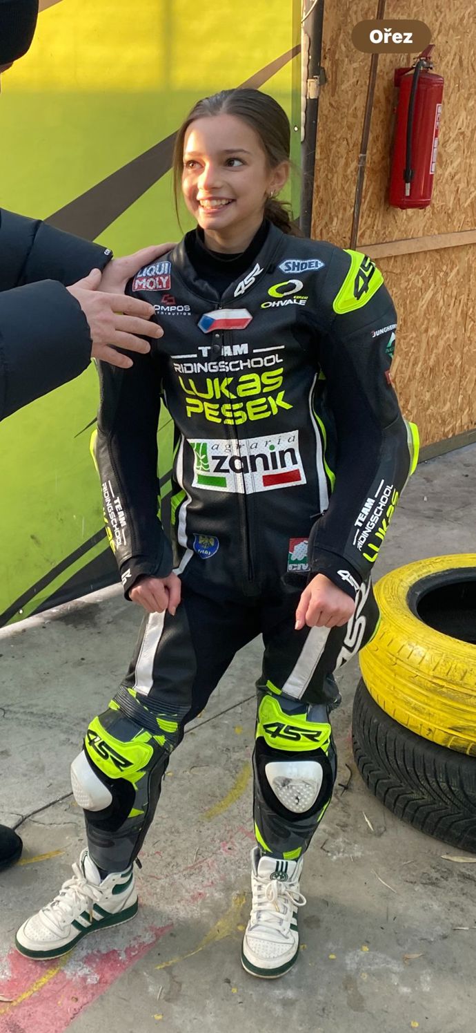 Mladá herečka má také slabost pro rychlá auta. 