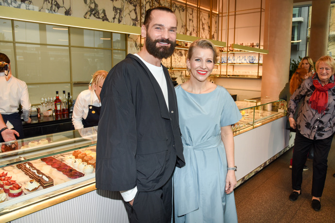 Mezi jeho klientky také patří cukrářka Iveta Fabešová. 