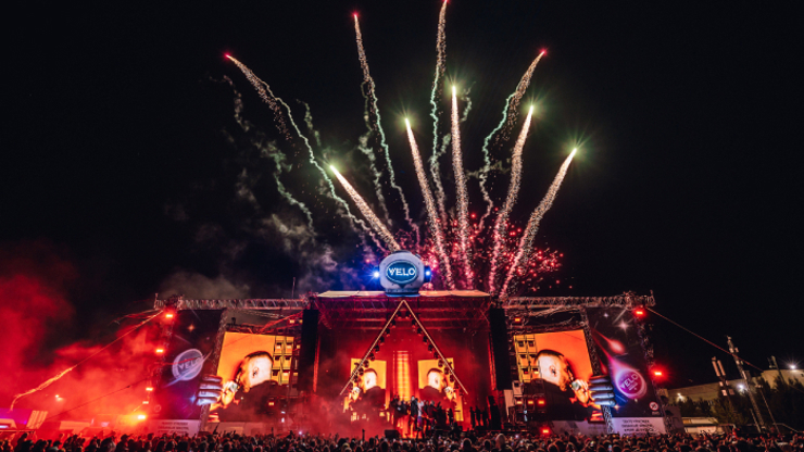 VELO stage na Majálesu 2026: Nezapomenutelná show, největší rapové hvězdy a zóna plná zážitků 