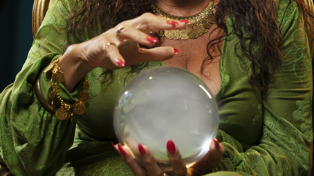 Úspěšná jasnovidka Sylvia Browne: Její reputaci poškodily až dvě skandální minely v přímém přenosu