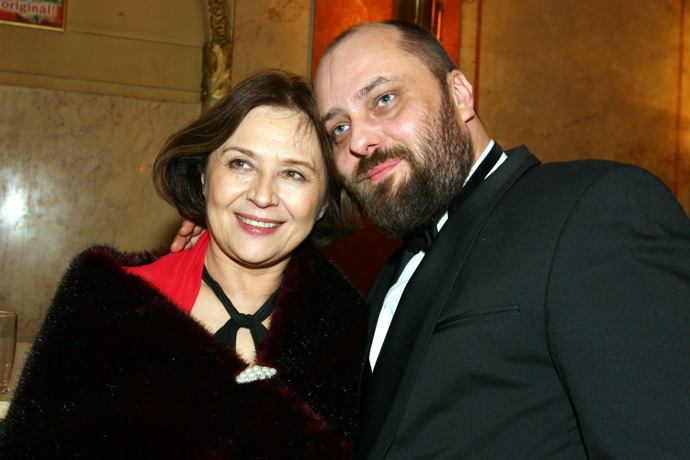 Petr Jarchovský s představitelkou maminky, Emíliou Vašáryovou. 