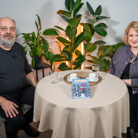 V rozhovoru s moderátorkou Miluškou Bittnerovou zavzpomínal na natáčení slavného filmu Pelíšky.