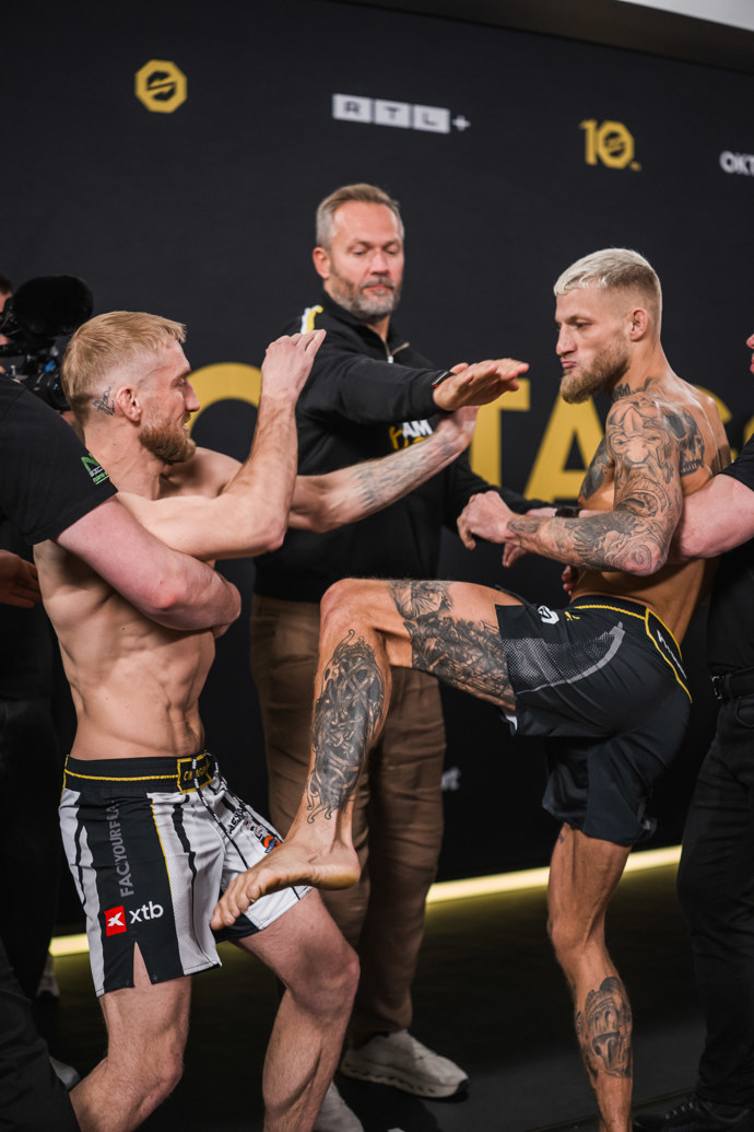 Radek Roušal byl během staredownu velmi drsný.