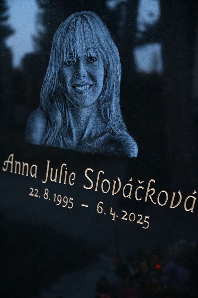 Hrobeček Aničky Slováčkové na Vinohradském hřbitově.