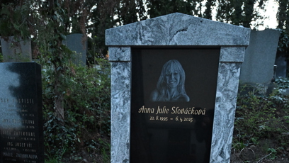 FOTO: Hrobeček Aničky Slováčkové na Vinohradském hřbitově.