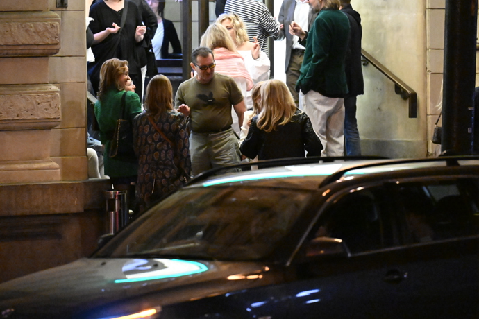 Ondřej Vetchý trávil dost času venku na schodech.