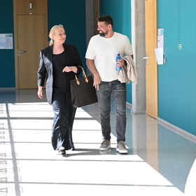 Vysmátý Milan Baroš opouští soudní síň v dobrém rozmaru.