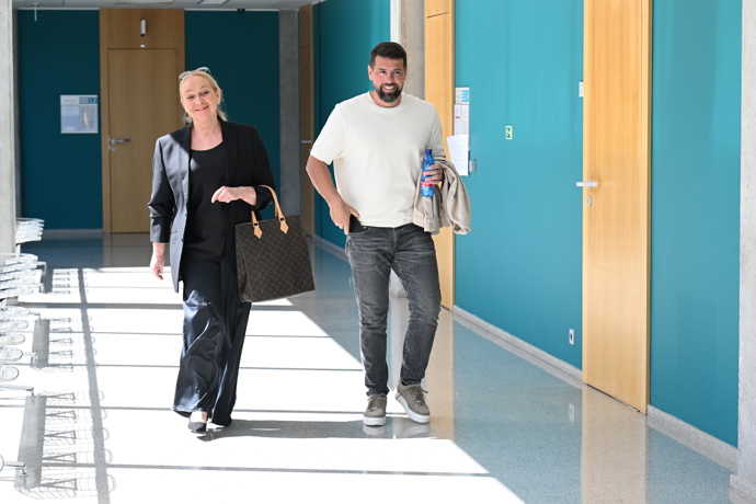 Bývalý fotbalista neskrýval po náročném jednání skvělou náladu.