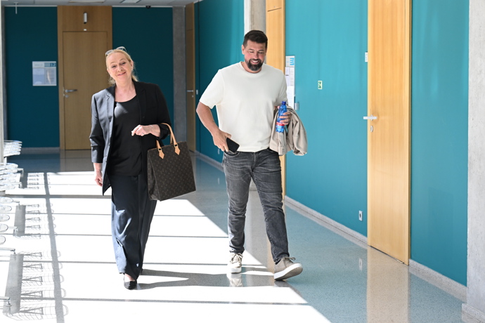 Milan Baroš odcházel od soudu s úsměvem od ucha k uchu.