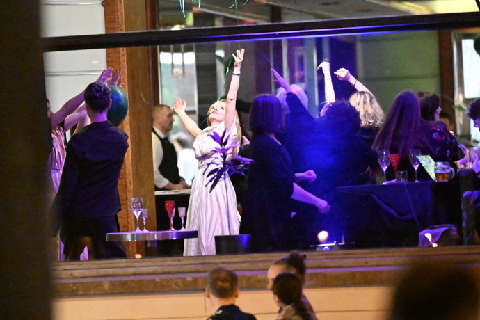 Aňa Geislerová uprostřed parketu. 