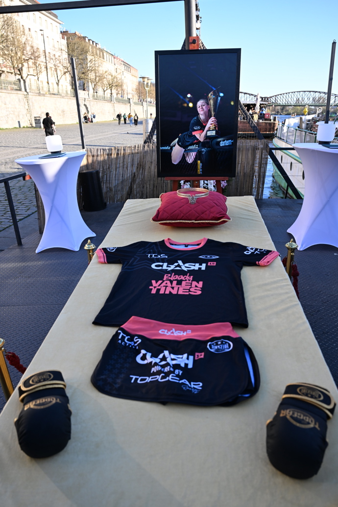 Veřejné pietní místo vzniklo na palubě ukotveného parníku.