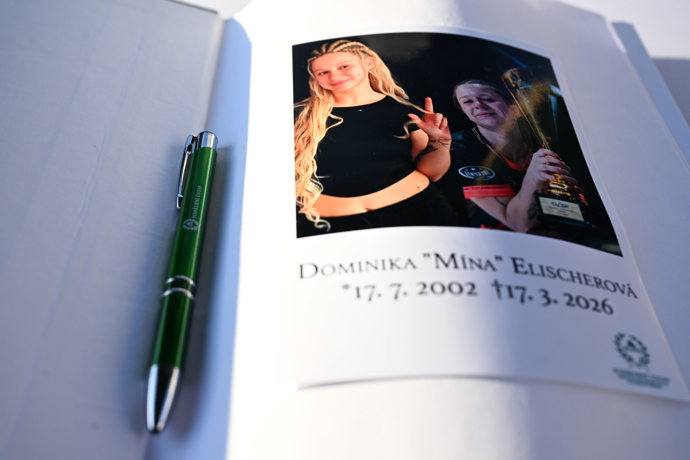 Fanoušci mohli zanechat poslední slova v pamětní knize.