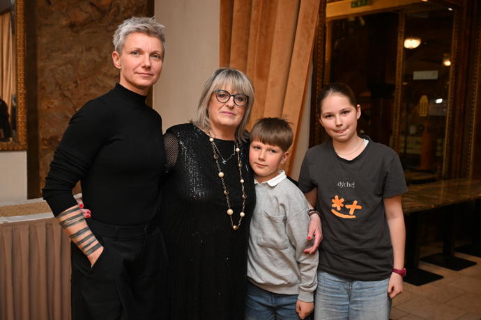 Manželka Davida Stypky, Kateřina, maminka Marie a děti. 