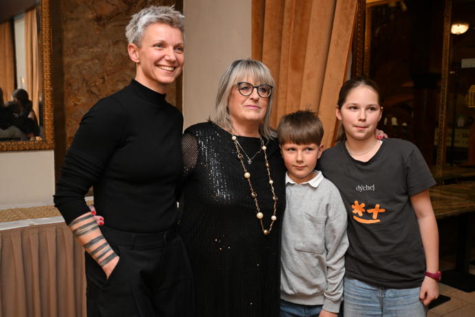 Manželka Davida Stypky, Kateřina, maminka Marie a děti. 