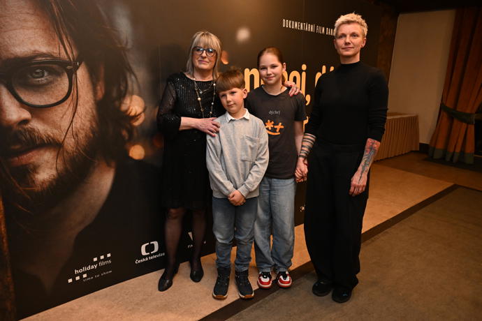 Manželka Davida Stypky, Kateřina, maminka Marie a děti. 