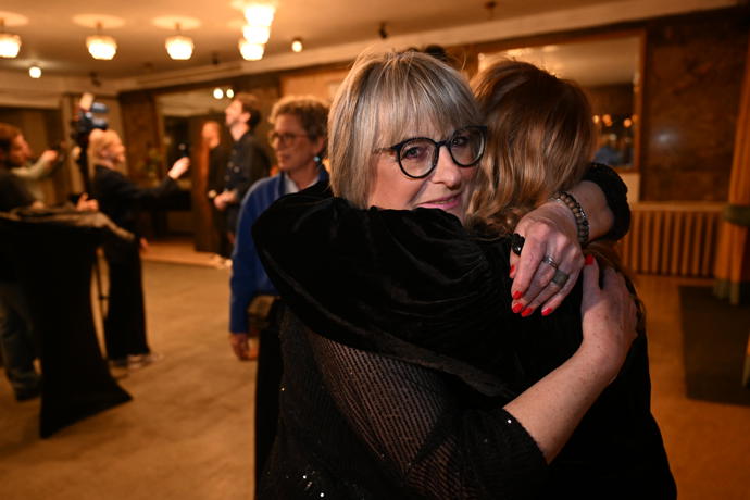 Marie Stypková se dojemně objala s Kateřinou Žbirkovou.