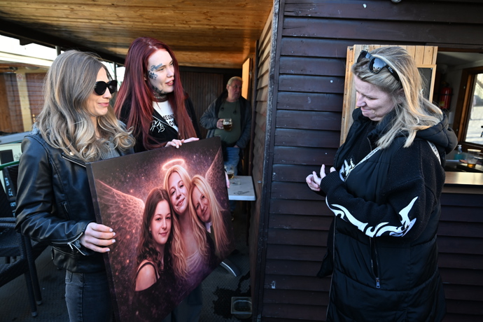 Nejemotivnější momenty se odehrávaly blízko u vystaveného portrétu.