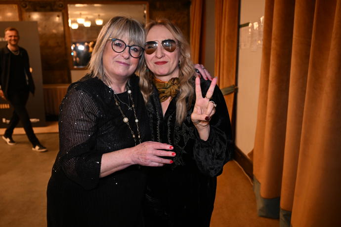 Marie Stypková s Kateřinou Žbirkovou na premiéře. 