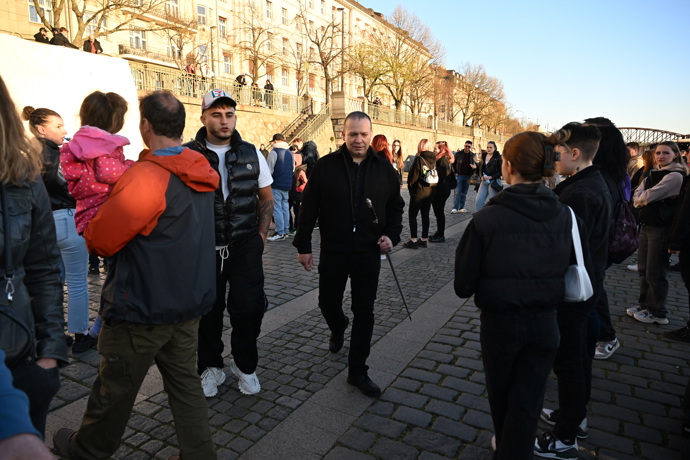 Dorazil také jeden z majitelů Clashe, Tyberiusz.