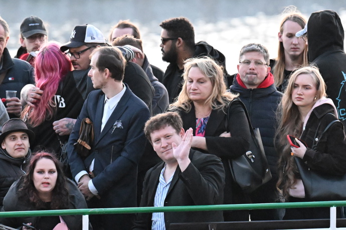 Standa Lukeš zamával. 