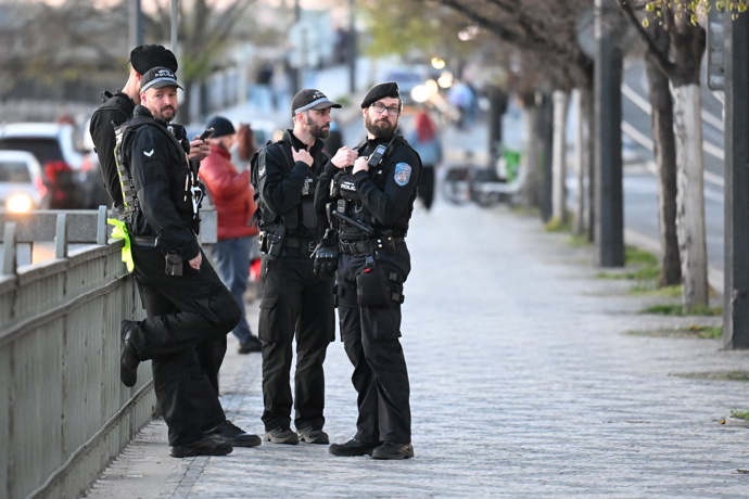 Policisté byli k dispozici, kdyby se něco zvrtlo.