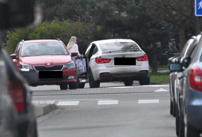 Lela Ceterová odvezla děti do školky.