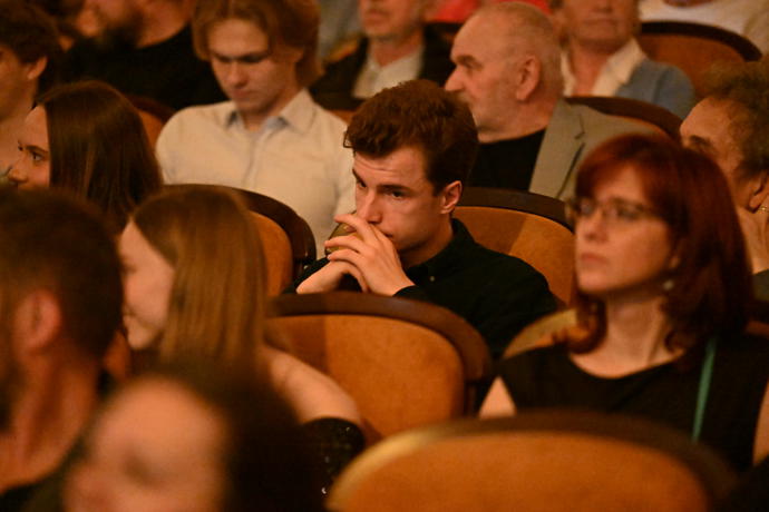 V hledišti se objevil Oskar Hes.