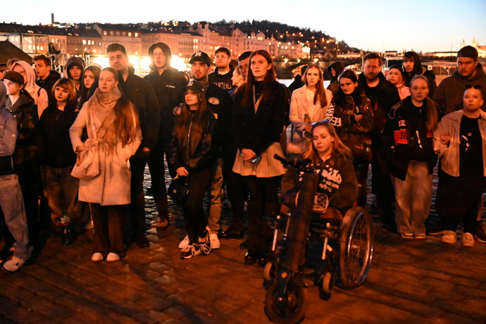 Míny nejbližší přátelé sledovali vše na Náplavce.