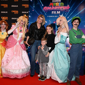 Iveta Lutovská si na premiéru Super Maria vyrazila s dětmi.