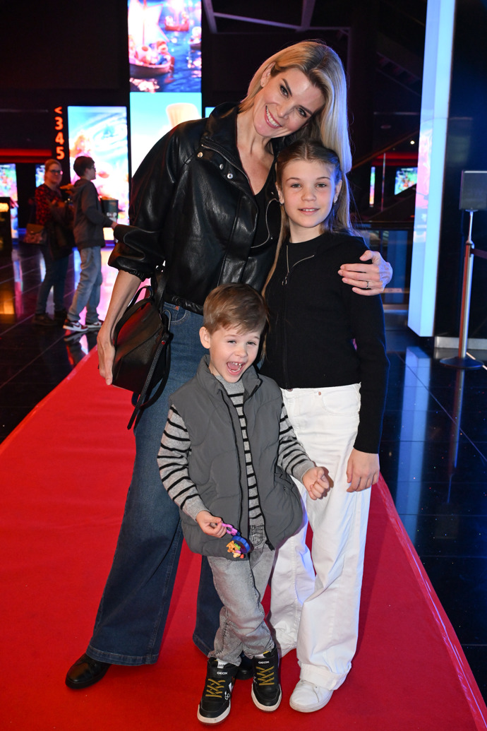 Iveta Lutovská dorazila s dcerou Anetou a synem Matějem.