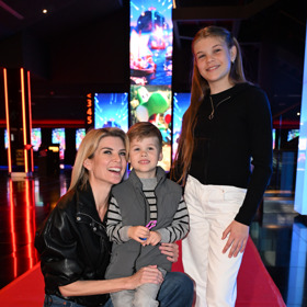 Iveta Lutovská se svou dcerou Anetou a synem Matějem. 