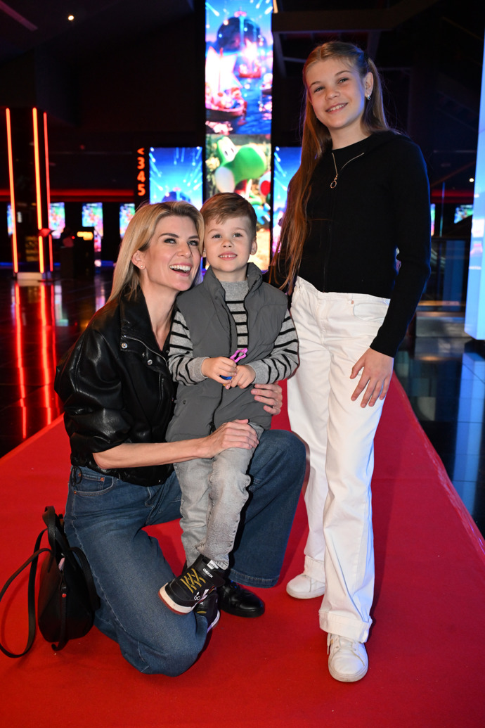 Iveta Lutovská se svou dcerou Anetou a synem Matějem. 