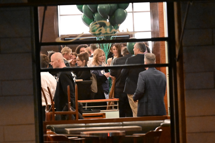 Aňa Geislerová s balónky. 